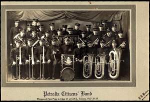 vpetroliaband1927.jpg